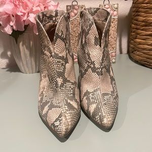 New York &Co booties